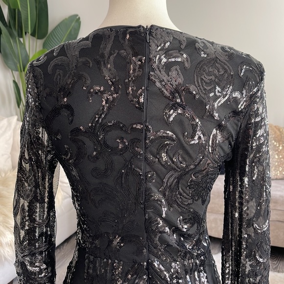 Sequin embellished deep V sheer long sleeved dress - Picture 5 of 6